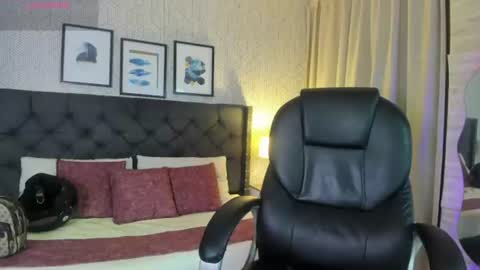 Snapshot of sophie__blare chatting on July 17, 6:57 pm sophie__blare online show from July 17, 6:57 pm