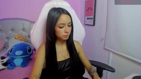 Snapshot of sophie_addams_ chatting on November 18, 10:14 pm Sophie online show from November 18, 10:14 pm