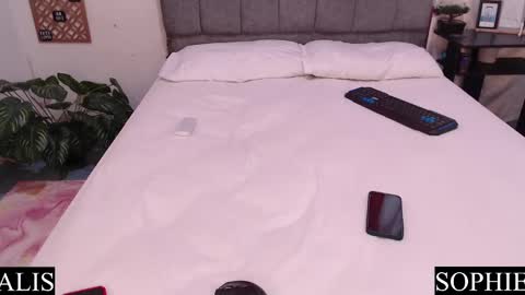 Snapshot of sophie_and_alis chatting on February 14, 1:29 pm Sophie Alis online show from February 14, 1:29 pm