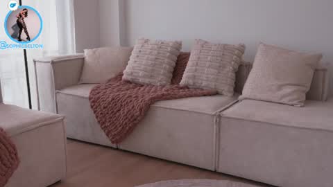 Snapshot of sophie_belton chatting on July 11, 8:33 pm sofia online show from July 11, 8:33 pm