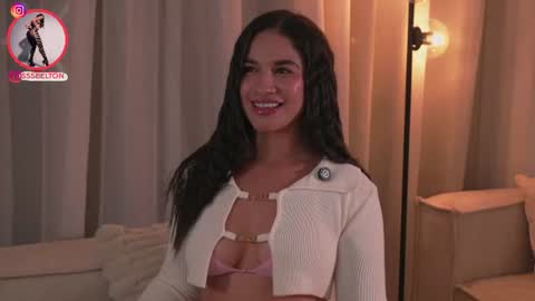 Snapshot of sophie_belton chatting on July 15, 12:27 am sofia online show from July 15, 12:27 am
