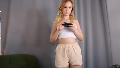 Sophia online show from April 25, 2:03 pm