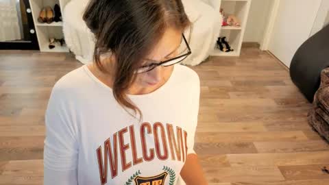 Snapshot of sophie_caring chatting on September 27, 5:56 am Sophie online show from September 27, 5:56 am