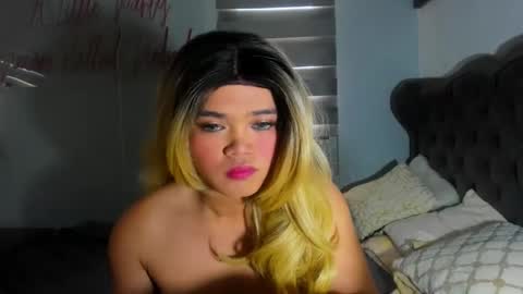 Snapshot of sophie_cutie03 chatting on December 14, 4:29 am sophie_cutie03 online show from December 14, 4:29 am