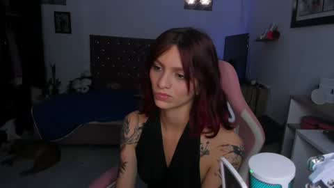 Snapshot of sophie_dolly_ chatting on June 23, 4:27 pm sophie doll online show from June 23, 4:27 pm