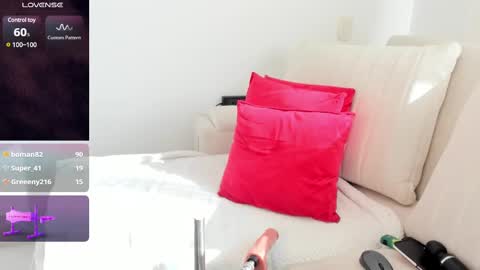 Snapshot of sophie_evanss_ chatting on March 9, 9:03 pm   online show from March 9, 9:03 pm