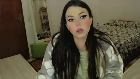 Snapshot of sophie_fantasy_hot chatting on June 24, 5:17 am Sophie Fantasys online show from June 24, 5:17 am