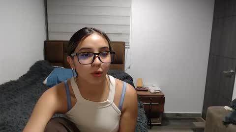 Snapshot of sophie_fox2 chatting on May 21, 11:56 pm sophie_fox2 online show from May 21, 11:56 pm