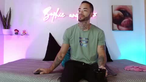 Snapshot of sophie_foxx chatting on June 3, 12:08 pm SOPHIE - FOXX online show from June 3, 12:08 pm