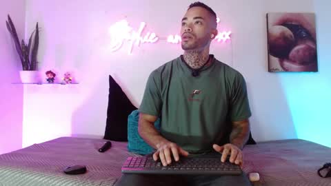 Snapshot of sophie_foxx chatting on June 5, 12:22 pm SOPHIE - FOXX online show from June 5, 12:22 pm