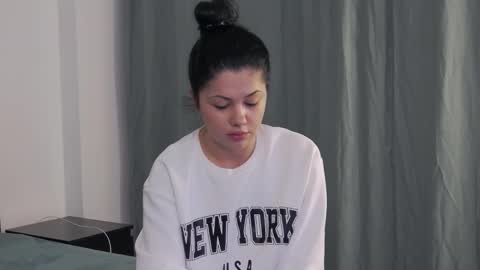 Snapshot of sophie_jeans chatting on December 15, 6:56 pm Sophie jeans online show from December 15, 6:56 pm