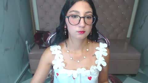 sophie_jones_b online show from February 14, 12:46 pm