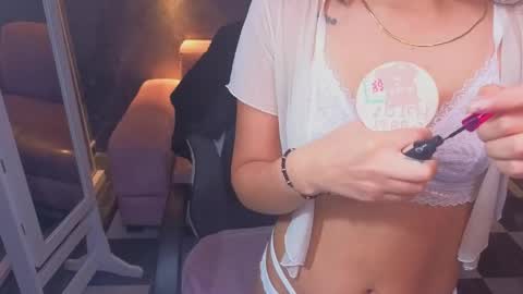 sophie_jones_b online show from April 28, 12:43 pm