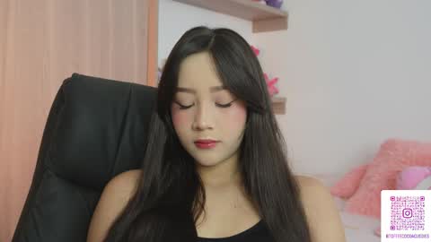 Sophie or Sof online show from May 4, 7:54 pm