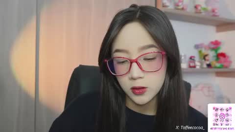 Snapshot of sophie_lii chatting on June 9, 9:15 pm Sophie or Sof online show from June 9, 9:15 pm
