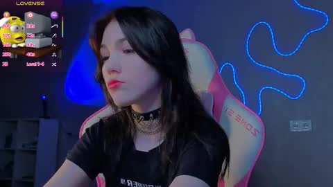 sophie_nomenal_ online show from December 14, 2:33 pm