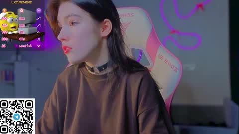 sophie_nomenal_ online show from February 27, 8:20 pm