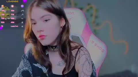 Snapshot of sophie_nomenal_ chatting on August 4, 6:43 pm sophie_nomenal_ online show from August 4, 6:43 pm