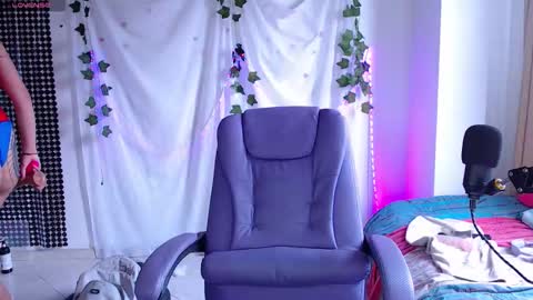 Sophie  online show from December 18, 9:10 pm