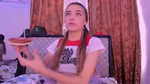 Snapshot of sophie_vega1 chatting on June 23, 5:11 pm Sophie online show from June 23, 5:11 pm