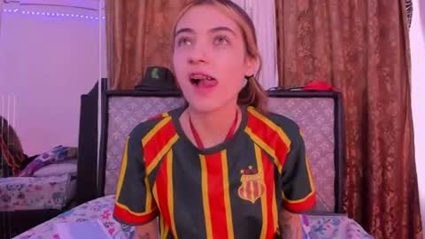 Snapshot of sophie_vega1 chatting on June 28, 5:30 pm Sophie online show from June 28, 5:30 pm