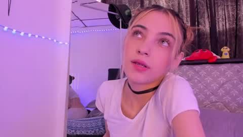 Snapshot of sophie_vega1 chatting on July 2, 6:36 pm Sophie online show from July 2, 6:36 pm