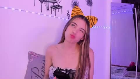 Snapshot of sophie_vega1 chatting on July 17, 3:02 am Sophie online show from July 17, 3:02 am