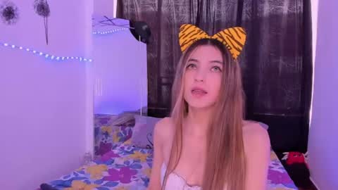 Snapshot of sophie_vega1 chatting on July 31, 6:51 pm Sophie online show from July 31, 6:51 pm