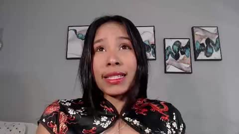sophie_w1 online show from August 3, 12:32 pm