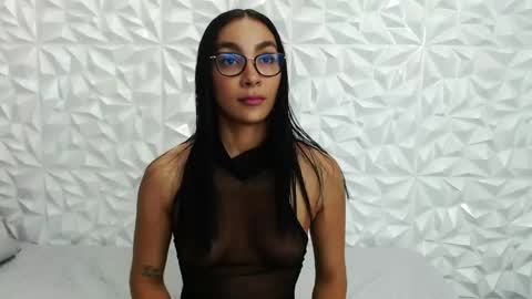 sophie_willow online show from May 1, 7:40 pm