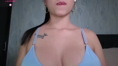Snapshot of sophie_x1 chatting on June 20, 1:30 am Sophie online show from June 20, 1:30 am