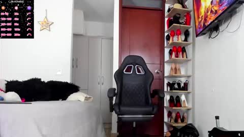 Snapshot of sophiebaker__ chatting on December 22, 1:57 am sophiebaker__ online show from December 22, 1:57 am