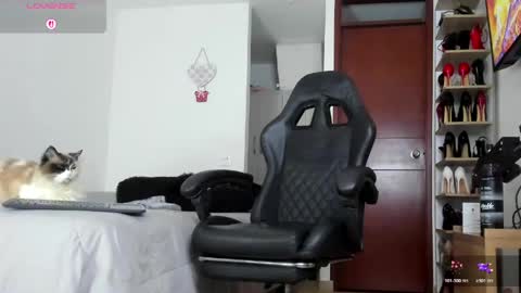 sophiebaker__ online show from June 9, 2:45 am