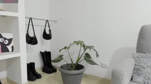 sophie  online show from July 9, 1:09 am