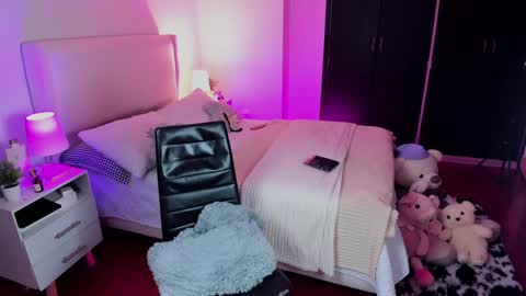    online show from December 6, 4:03 am