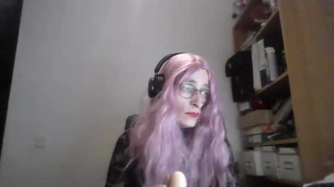 Sophie Cross online show from November 1, 4:14 am