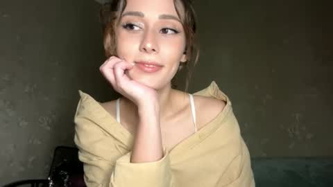 Snapshot of sophiedescoteaux chatting on October 6, 7:11 pm Mira online show from October 6, 7:11 pm