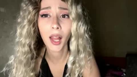 Snapshot of sophiedescoteaux chatting on October 14, 8:31 pm Mira online show from October 14, 8:31 pm