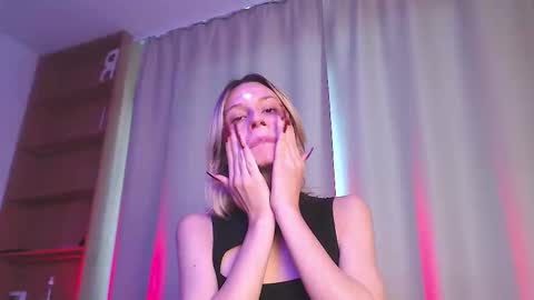 sophiediamond_x online show from October 20, 1:44 pm