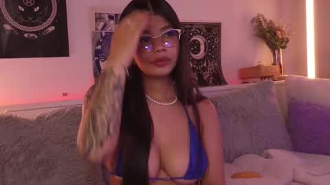 Sophiee  online show from March 22, 2:04 am