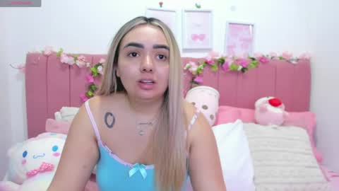Snapshot of sophiee_rosee chatting on May 13, 10:49 pm sophiee rosee online show from May 13, 10:49 pm