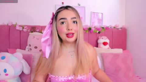 Snapshot of sophiee_rosee chatting on May 14, 5:09 pm sophiee rosee online show from May 14, 5:09 pm