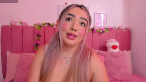 Snapshot of sophiee_rosee chatting on May 21, 5:09 pm sophiee rosee online show from May 21, 5:09 pm