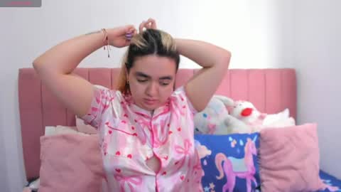 Snapshot of sophiee_rosee chatting on July 19, 6:44 pm sophiee rosee online show from July 19, 6:44 pm