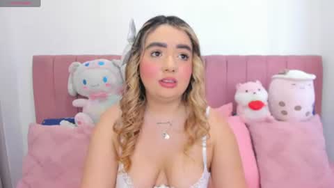 Snapshot of sophiee_rosee chatting on July 21, 5:26 pm sophiee rosee online show from July 21, 5:26 pm
