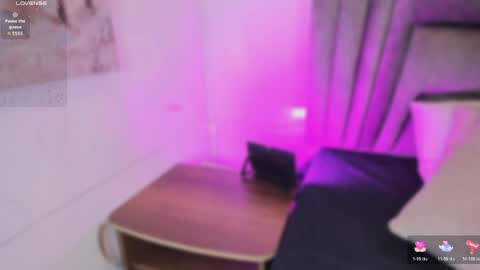Snapshot of sophiee_smith chatting on June 10, 10:47 am Sophie online show from June 10, 10:47 am