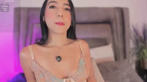 Snapshot of sophiee_smith chatting on June 15, 11:45 am Sophie online show from June 15, 11:45 am