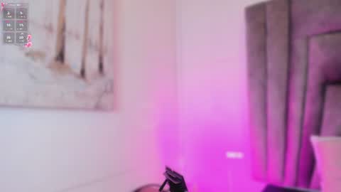 Snapshot of sophiee_smith chatting on July 1, 11:01 am Sophie online show from July 1, 11:01 am