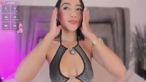 Snapshot of sophiee_smith chatting on July 8, 11:15 am Sophie online show from July 8, 11:15 am