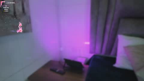 Snapshot of sophiee_smith chatting on July 14, 11:27 am Sophie online show from July 14, 11:27 am
